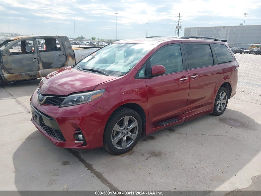 VIN 5TDXZ3DC8JS922072 2018 TOYOTA SIENNA SE 8 PASSENGER