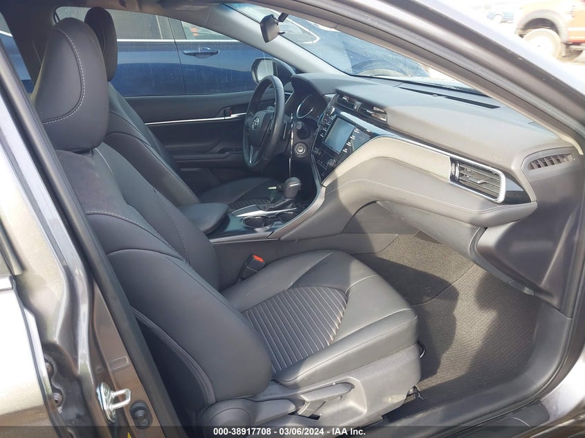 2018 TOYOTA CAMRY SE - 4T1B11HK8JU147738