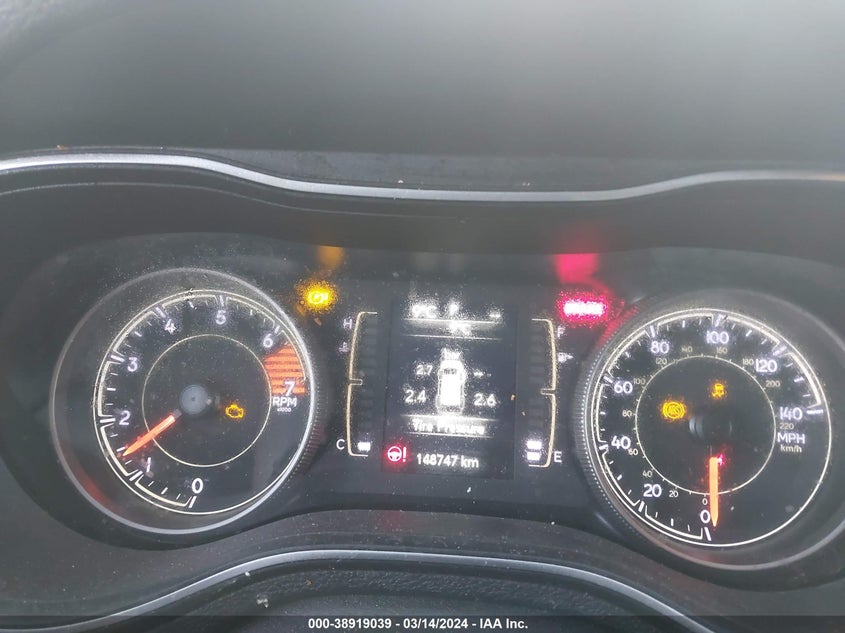 VIN 1C4PJLCB8KD357710 2019 JEEP CHEROKEE LATITUDE FWD