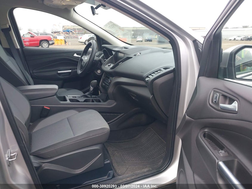VIN 1FMCU9GD3HUA90372 2017 FORD ESCAPE SE