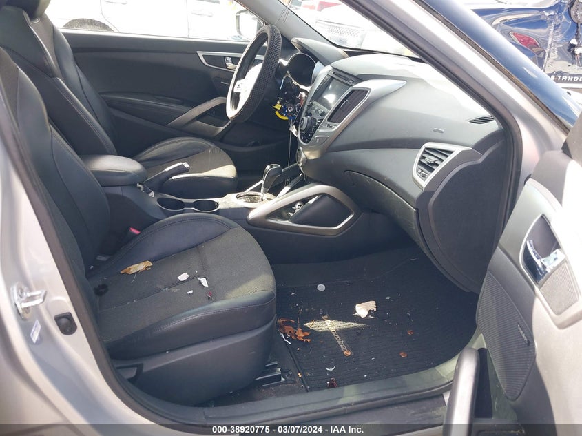 2013 Hyundai Veloster Base W/Black VIN: KMHTC6ADXDU116938 Lot: 38920775