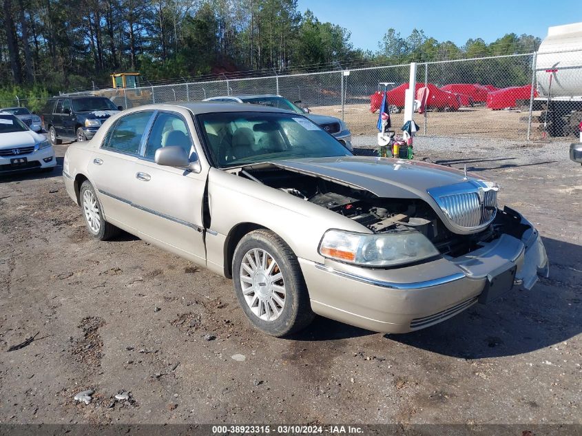 2004 Lincoln Town Car Signature VIN: 1LNHM81W84Y627105 Lot: 38923315