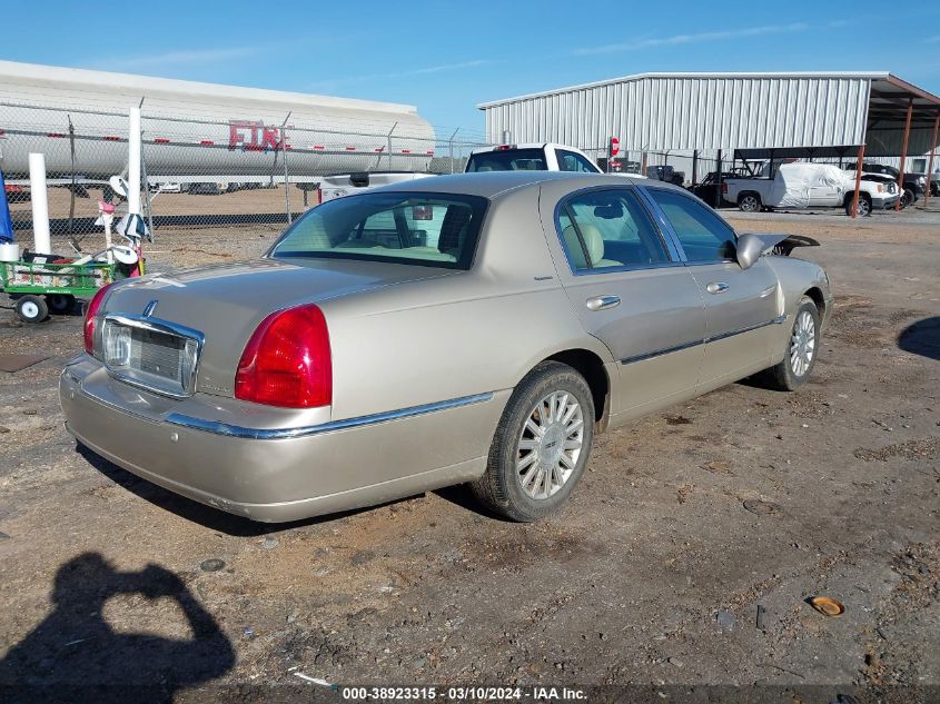 2004 Lincoln Town Car Signature VIN: 1LNHM81W84Y627105 Lot: 38923315