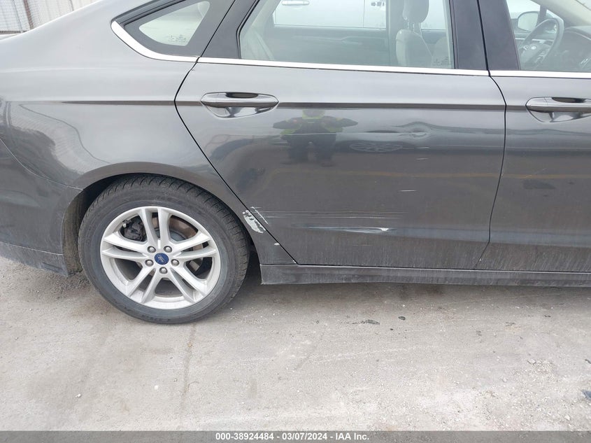 VIN 3FA6P0HD2JR227632 2018 FORD FUSION SE