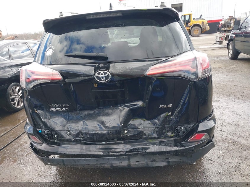 VIN 2T3WFREV4JW413537 2018 TOYOTA RAV4 XLE