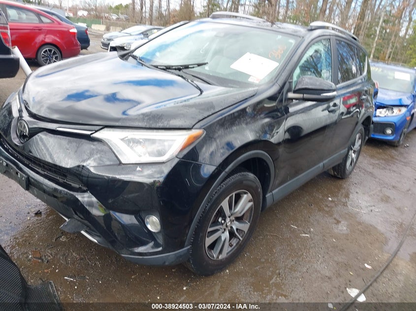 VIN 2T3WFREV4JW413537 2018 TOYOTA RAV4 XLE