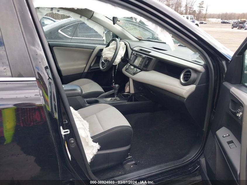 VIN 2T3WFREV4JW413537 2018 TOYOTA RAV4 XLE