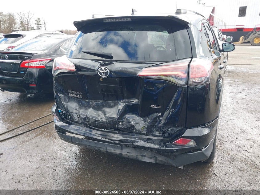 VIN 2T3WFREV4JW413537 2018 TOYOTA RAV4 XLE