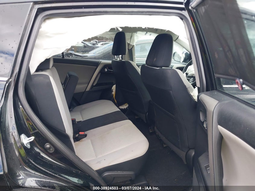 VIN 2T3WFREV4JW413537 2018 TOYOTA RAV4 XLE