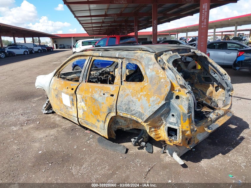 VIN 1C4PJLLB5KD326950 2019 JEEP CHEROKEE LATITUDE PLUS