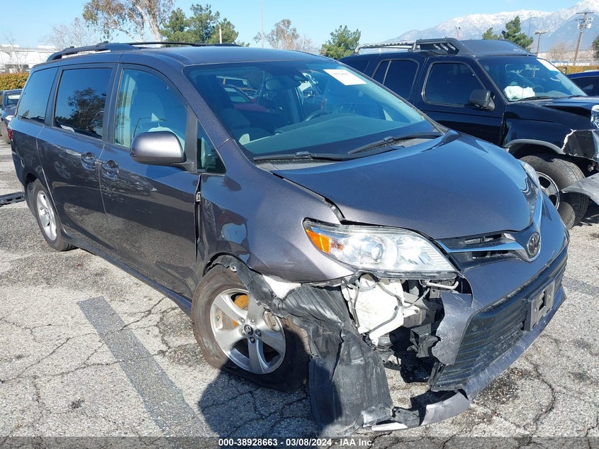 VIN 5TDKZ3DC2KS997667 2019 TOYOTA SIENNA LE