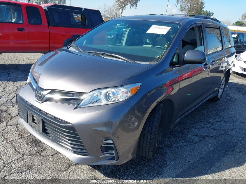 VIN 5TDKZ3DC2KS997667 2019 TOYOTA SIENNA LE