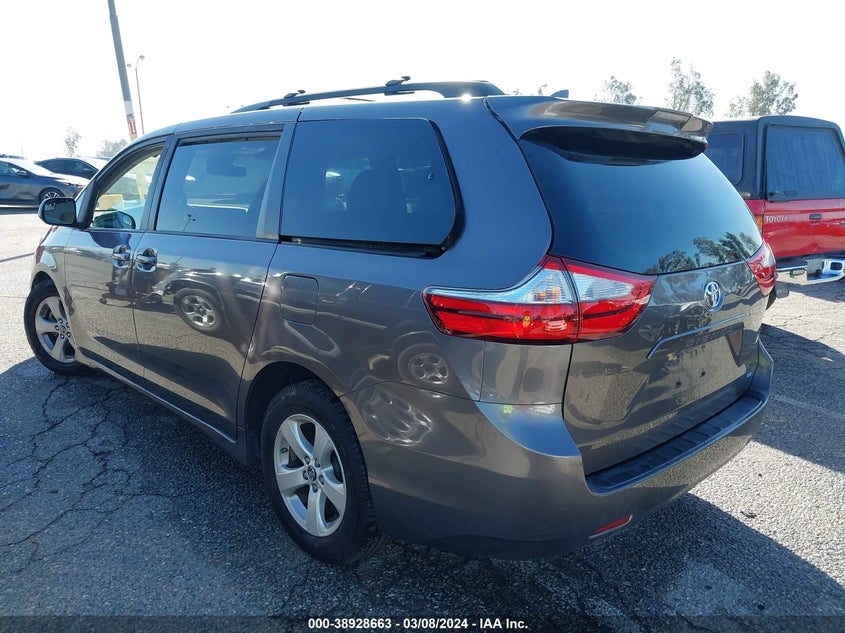 VIN 5TDKZ3DC2KS997667 2019 TOYOTA SIENNA LE