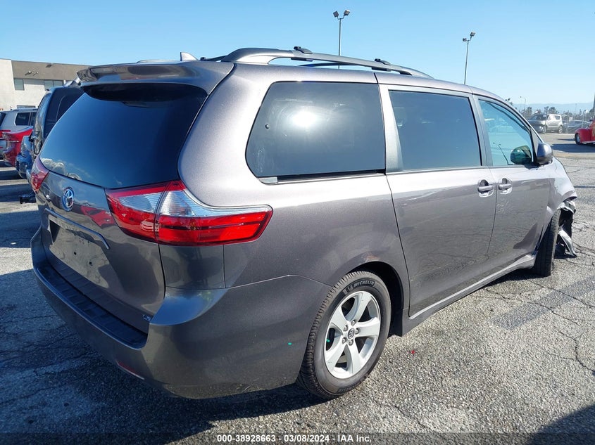 VIN 5TDKZ3DC2KS997667 2019 TOYOTA SIENNA LE