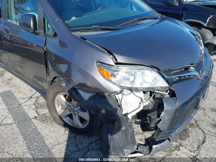 VIN 5TDKZ3DC2KS997667 2019 TOYOTA SIENNA LE