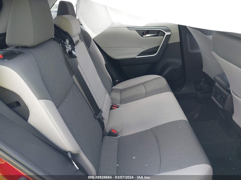 VIN 2T3W1RFVXMW184735 2021 TOYOTA RAV4 XLE