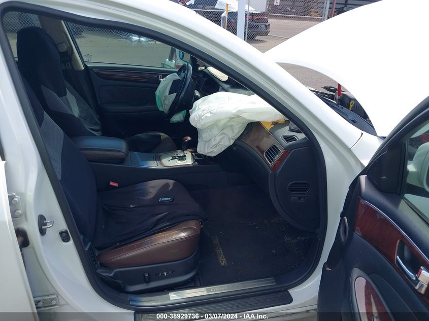 2011 Hyundai Genesis 3.8 VIN: KMHGC4DE8BU114418 Lot: 38929736