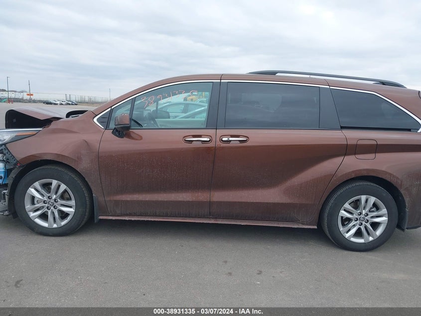 VIN 5TDJRKEC8PS146050 2023 TOYOTA SIENNA XLE