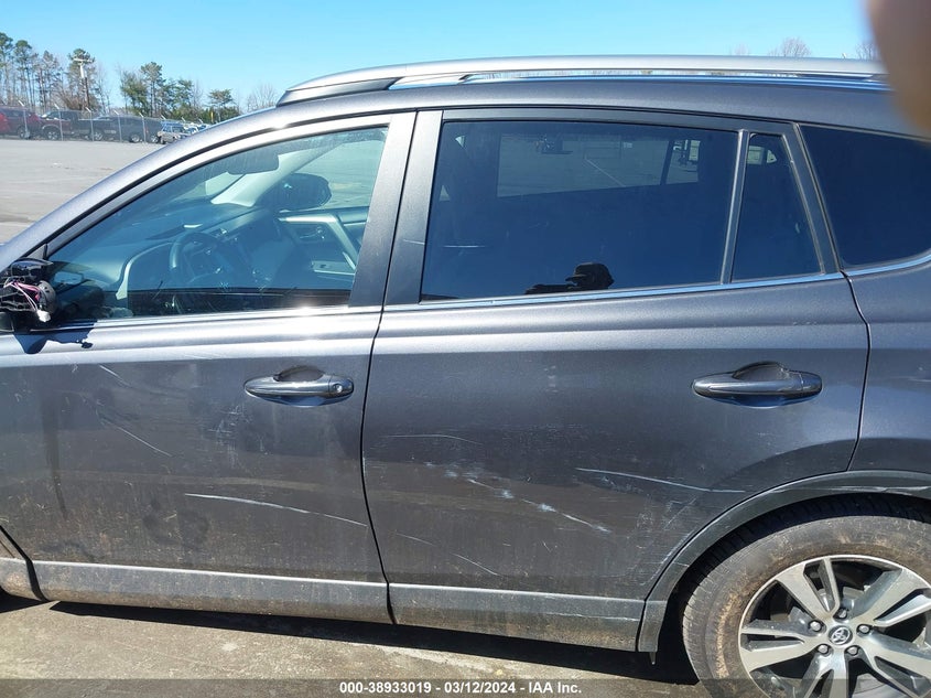 2018 TOYOTA RAV4 XLE - 2T3WFREVXJW466727