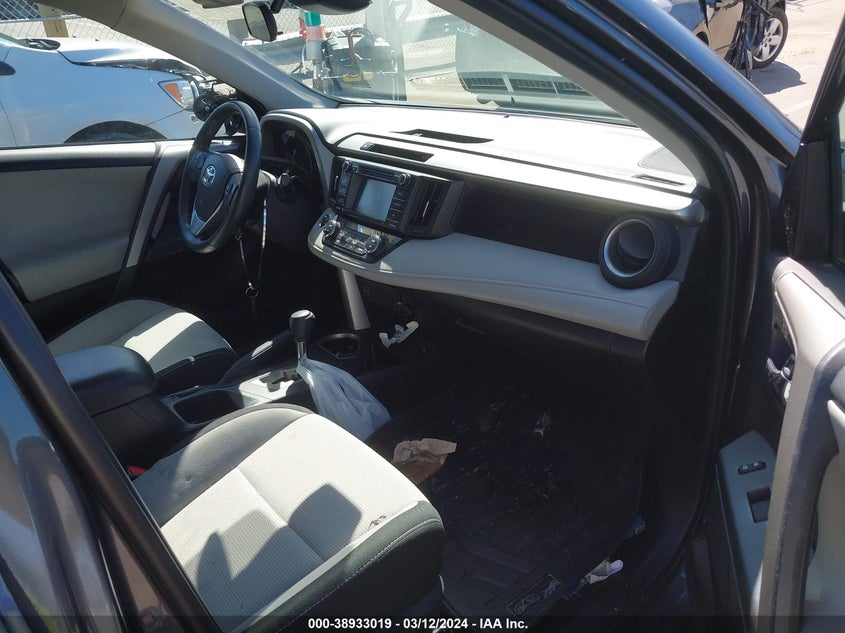 2018 TOYOTA RAV4 XLE - 2T3WFREVXJW466727