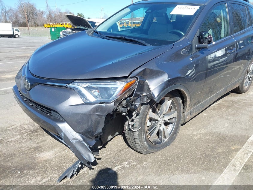 2018 TOYOTA RAV4 XLE - 2T3WFREVXJW466727