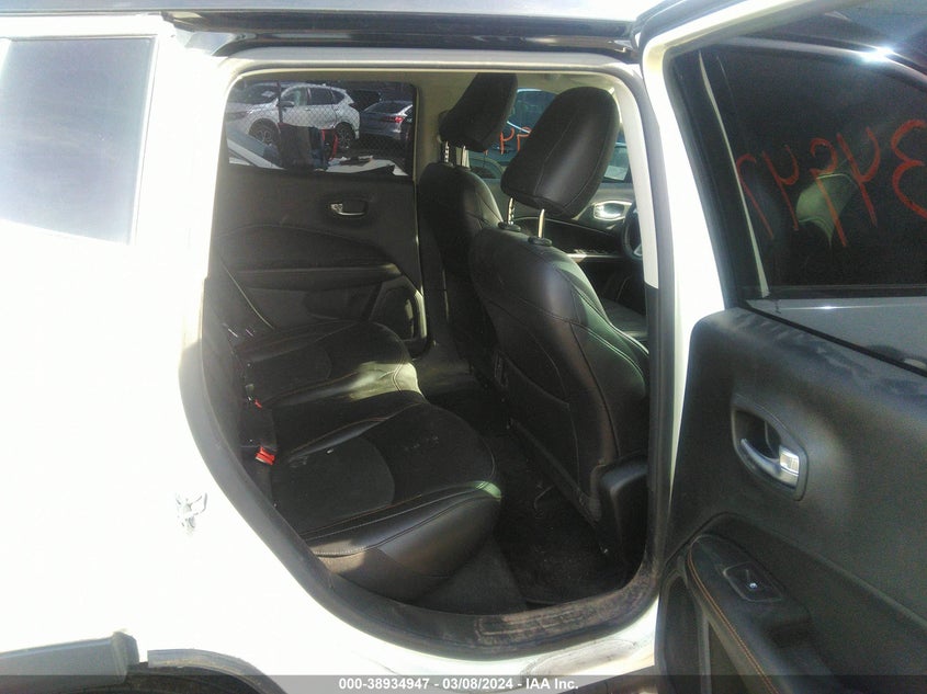 VIN 3C4NJDCB5KT843172 2019 JEEP COMPASS LIMITED