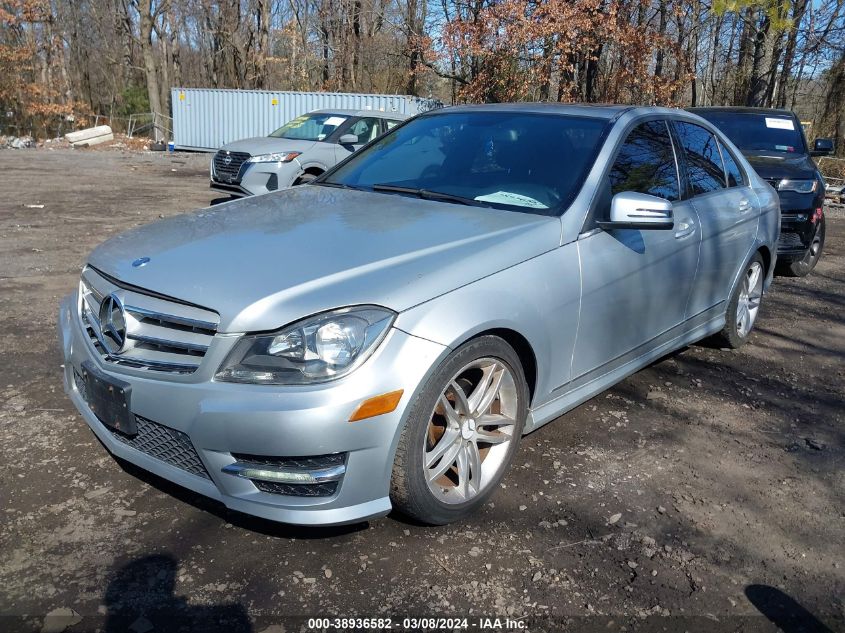 2012 Mercedes-Benz C 300 Luxury 4Matic/Sport 4Matic VIN: WDDGF8BB3CR204002 Lot: 38936582