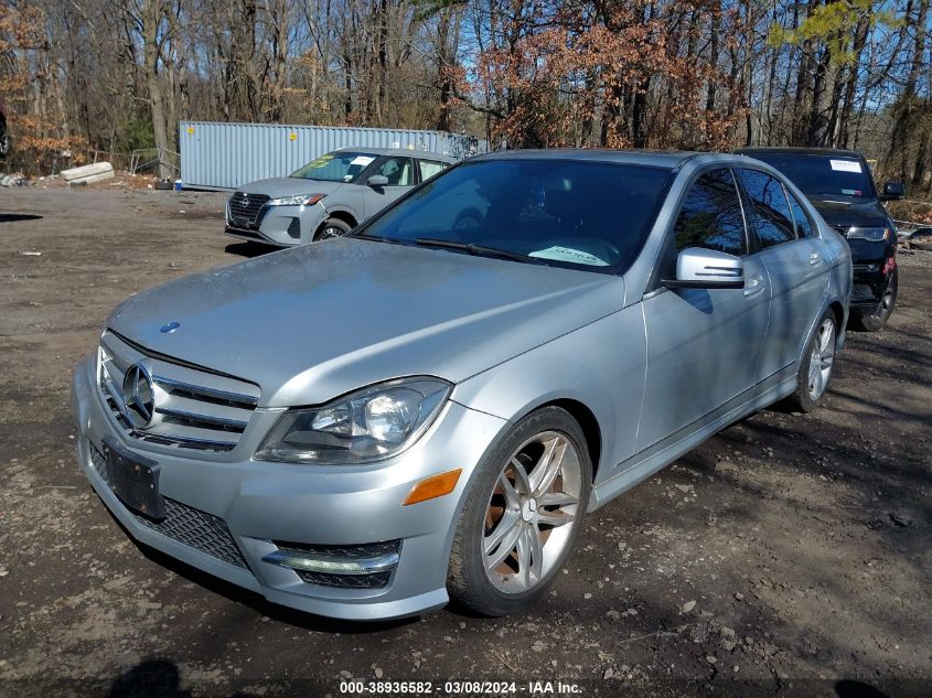 2012 Mercedes-Benz C 300 Luxury 4Matic/Sport 4Matic VIN: WDDGF8BB3CR204002 Lot: 38936582