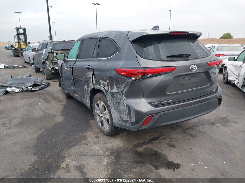 2022 TOYOTA HIGHLANDER VIN: 5TDHZRAH7NS549958