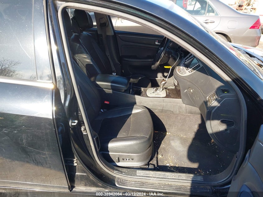 2013 Hyundai Genesis 3.8 VIN: KMHGC4DDXDU240192 Lot: 38942084