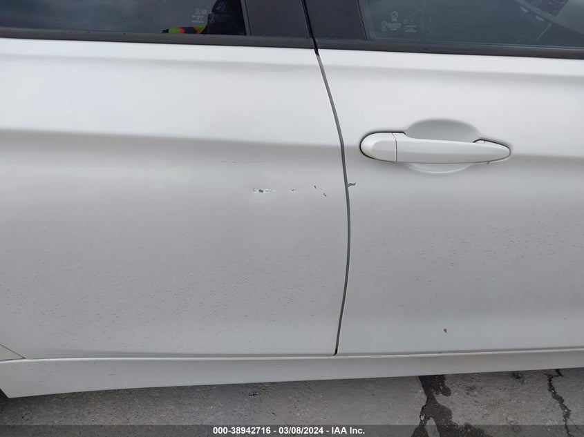 VIN WBA8A9C51JK623352 2018 BMW 320I
