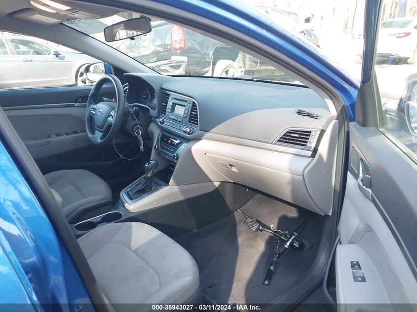 VIN 5NPD74LF4HH195880 2017 HYUNDAI ELANTRA SE