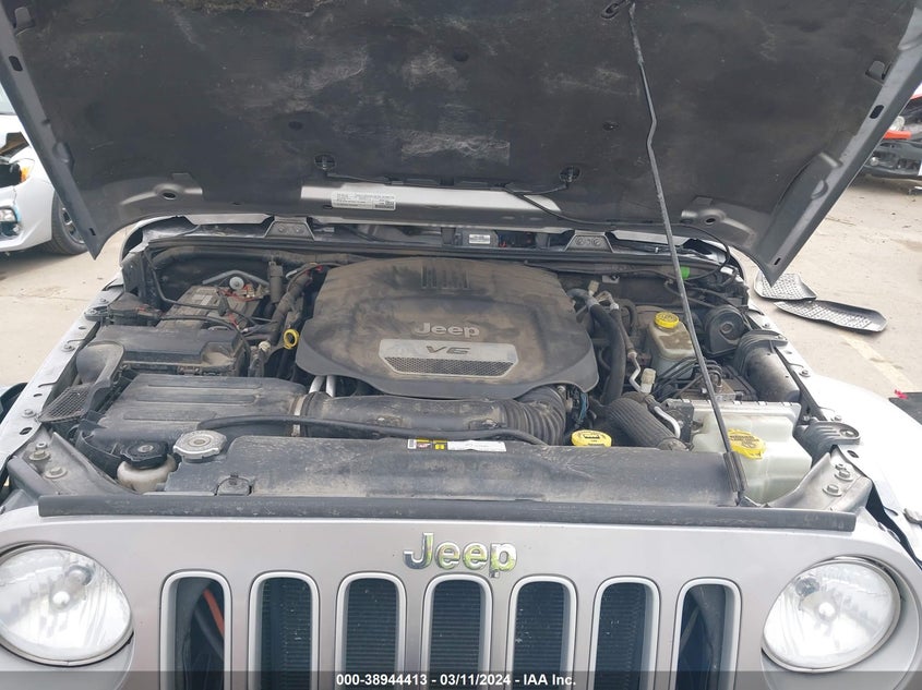 2016 JEEP WRANGLER UNLIMITED SAHARA - 1C4BJWEG7GL205032