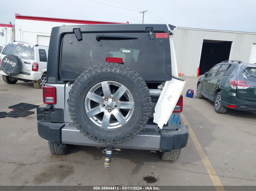 2016 JEEP WRANGLER UNLIMITED SAHARA - 1C4BJWEG7GL205032