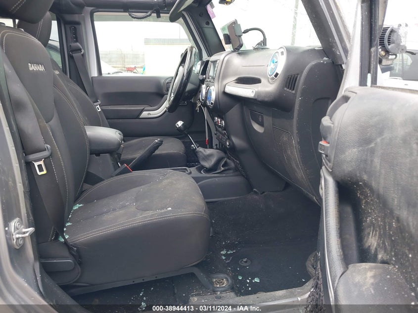 2016 JEEP WRANGLER UNLIMITED SAHARA - 1C4BJWEG7GL205032