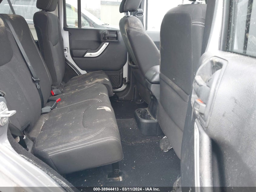 2016 JEEP WRANGLER UNLIMITED SAHARA - 1C4BJWEG7GL205032