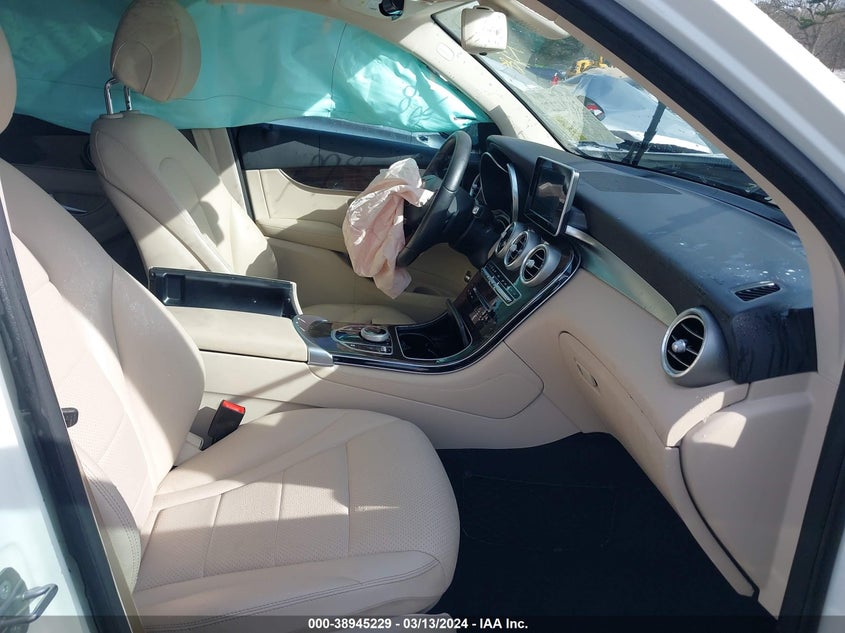VIN WDC0G4JB7HF131979 2017 MERCEDES-BENZ GLC 300
