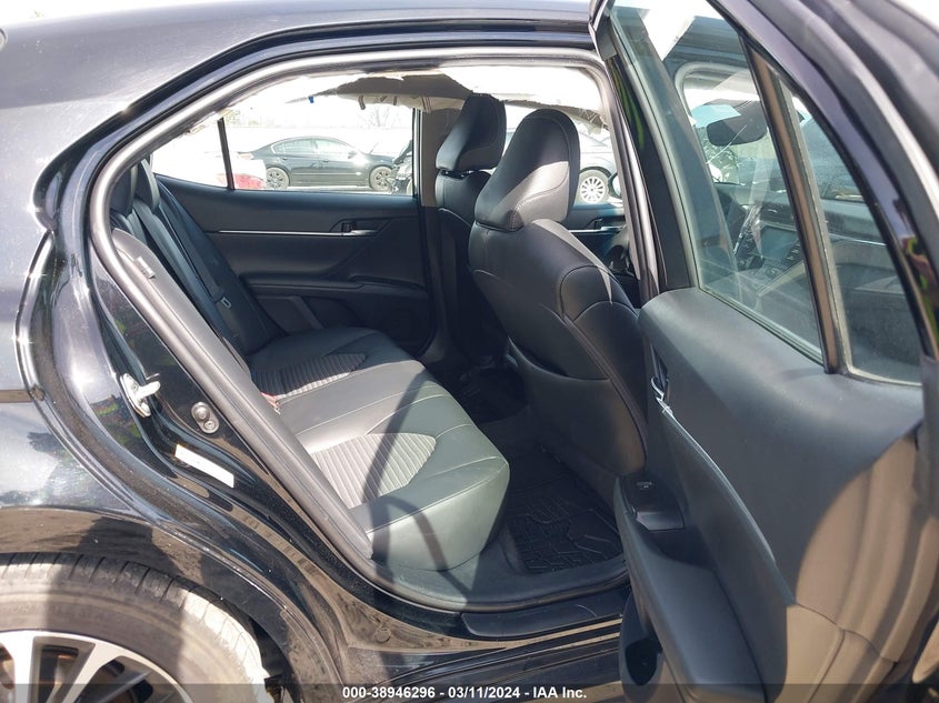 2018 TOYOTA CAMRY SE - 4T1B11HK6JU586565