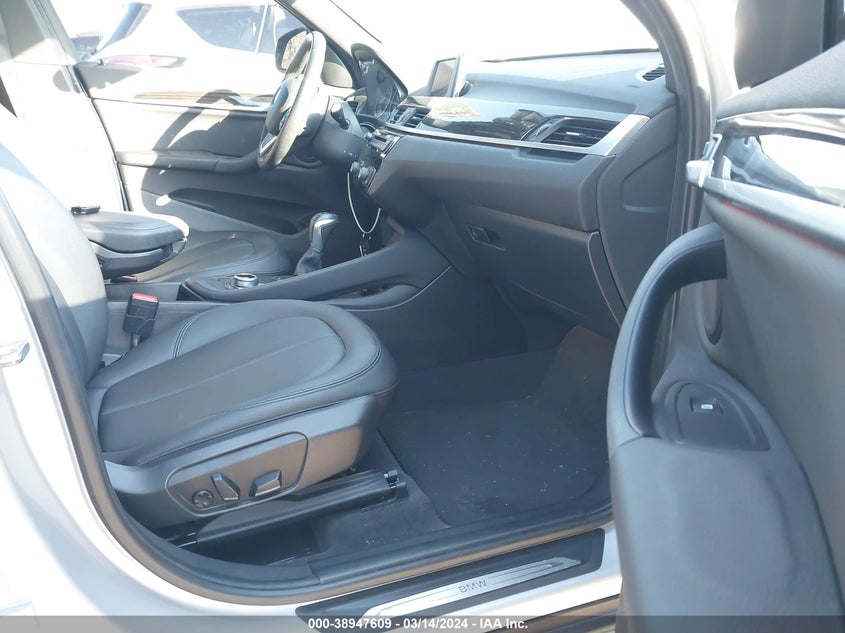 VIN WBXHT3C38H5F69572 2017 BMW X1 XDRIVE28I