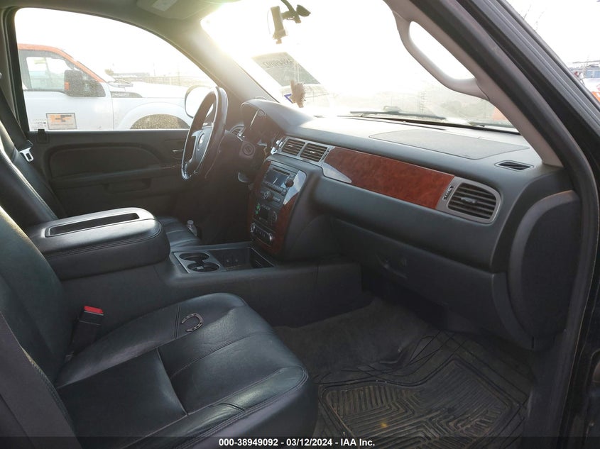 2013 CHEVROLET SUBURBAN 1500 LT - 1GNSKJE73DR218313