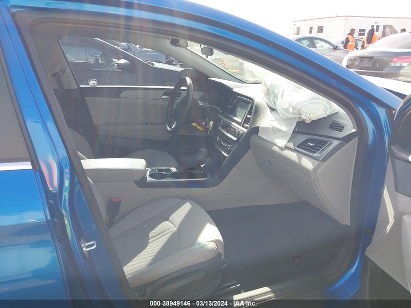 VIN 5NPE24AF6KH770445 2019 HYUNDAI SONATA SE