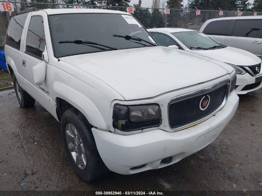 1998 Chevrolet Tahoe VIN: 3GNEK18R9WG145414 Lot: 38952940