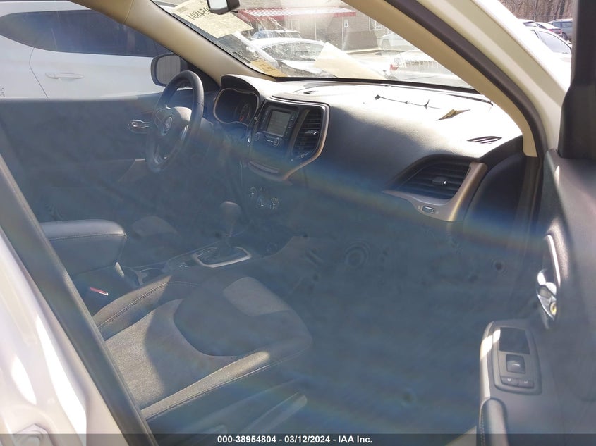 VIN 1C4PJLCB5JD503754 2018 JEEP CHEROKEE LATITUDE FWD