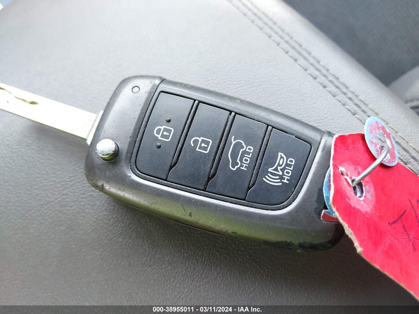 VIN 5NMS2CAD6KH099223 2019 HYUNDAI SANTA FE SE
