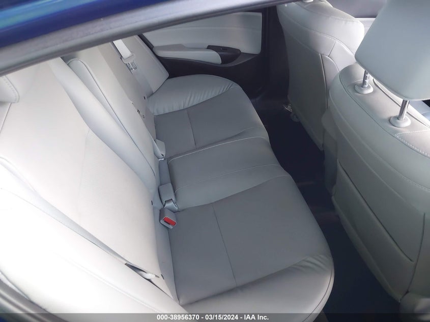 VIN 19UDE2F72HA015142 2017 ACURA ILX PREMIUM/TECHNOLOGY