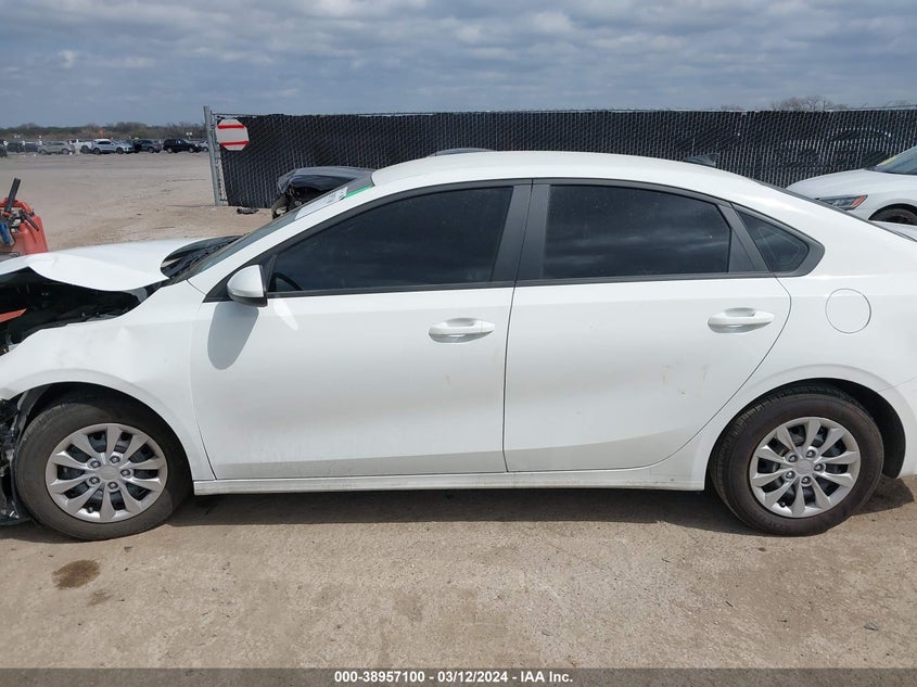 VIN 3KPF24ADXRE701498 2024 KIA FORTE LX