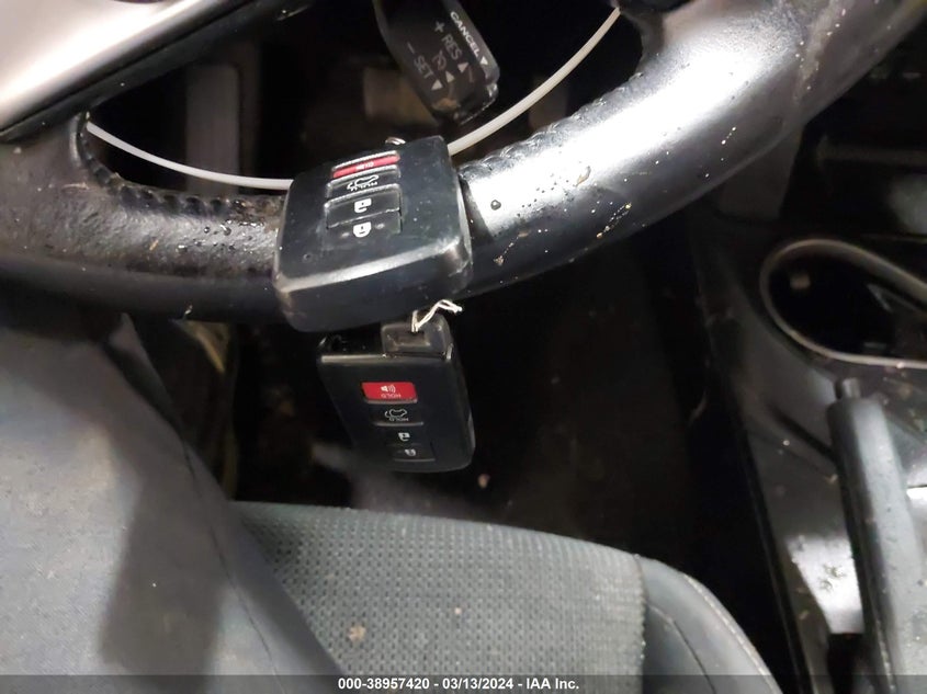 2016 TOYOTA RAV4 HYBRID XLE - JTMRJREV3GD050889