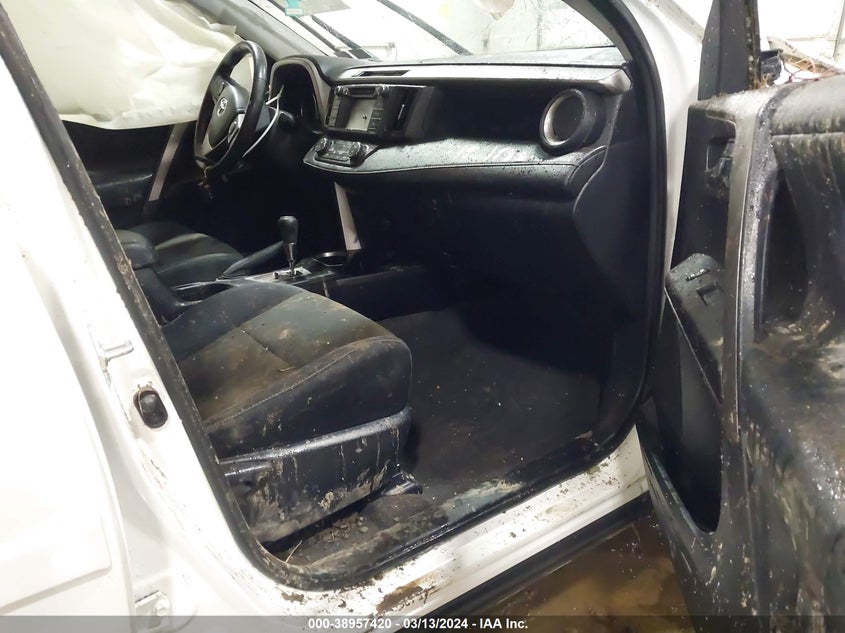 2016 TOYOTA RAV4 HYBRID XLE - JTMRJREV3GD050889