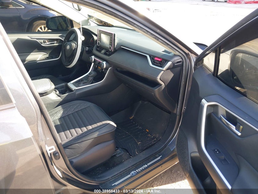 2019 TOYOTA RAV4 XLE/XLE PREMIUM - JTMW1RFV2KD500137