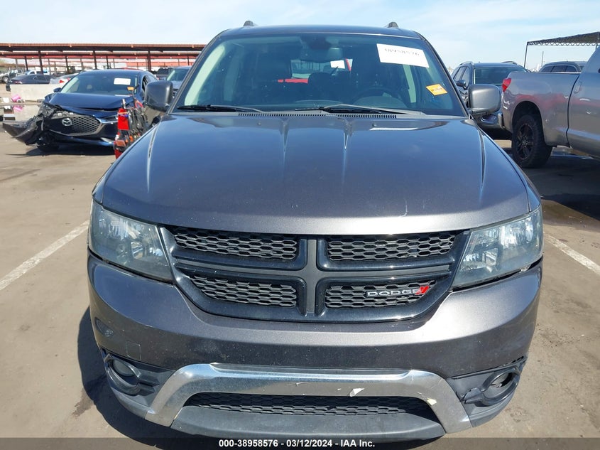 VIN 3C4PDCGG1JT187261 2018 DODGE JOURNEY CROSSROAD